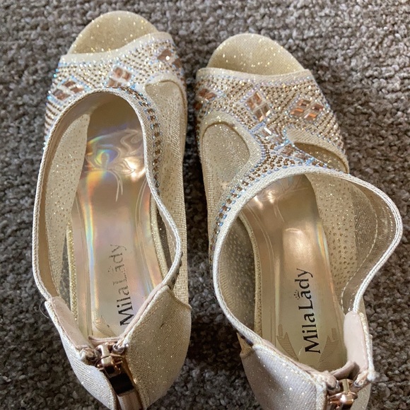 Women’s Gold Heel Shoe - Picture 11 of 12